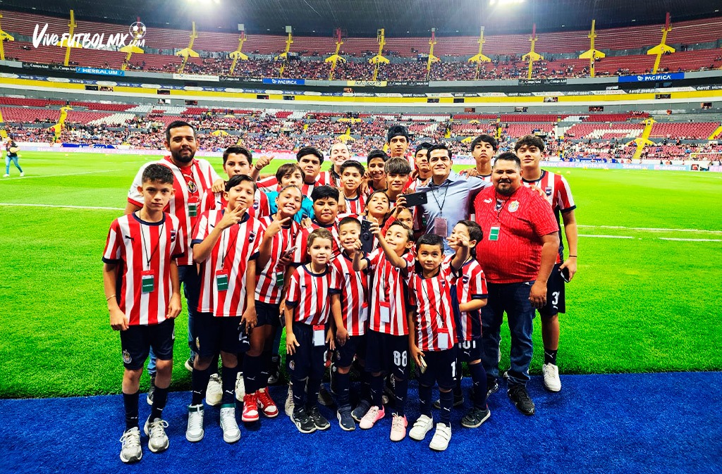 Invitados especiales en el Chivas vs Cruz Azul